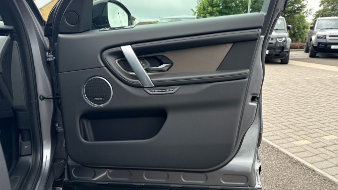 Land Rover Discovery Sport 1.5 P270e Metropolitan 5dr Auto [5 Seat] [NI] Station Wagon - Image 29